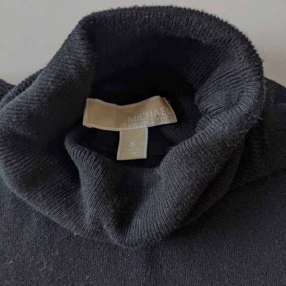 MICHAEL KORS Black Turtleneck Gold Sleeve Open Detail Sweater Small - Picture 3 of 8